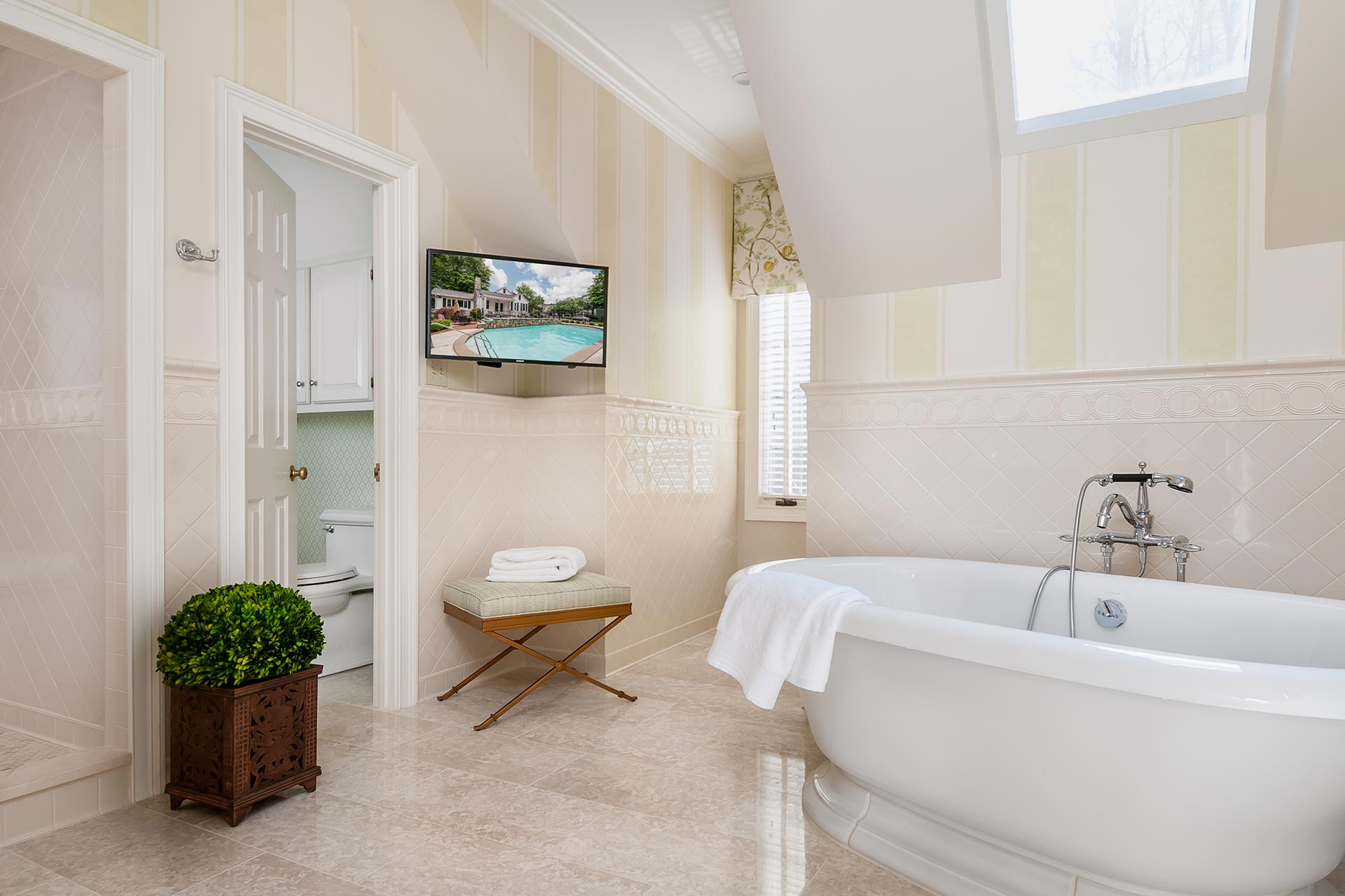 custom bathroom interior design